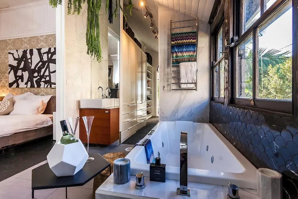 Stunning Tropical Oasis Free Parking Villa Brisbane